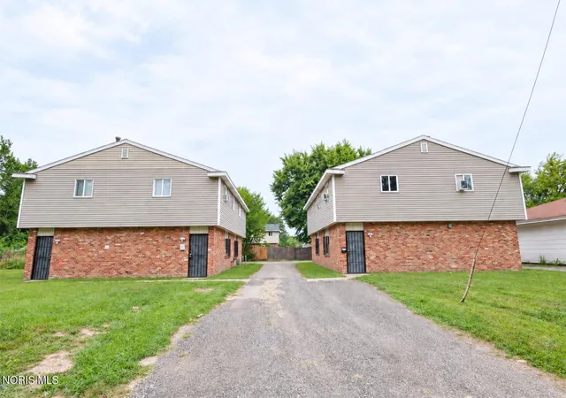 Photo 2 of Multi family home for sale at 2215 Hickory St, Toledo, OH 43605 | MLS# 10014198 | Listing updated on 2026-10-23