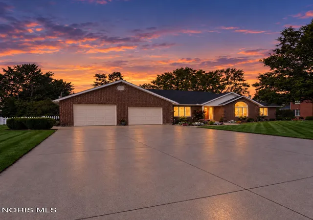 Photo 2 of Single family home for sale at 1127 Charlotte Cir, Van Wert, OH 45891 | MLS# 10014148 | Listing updated on 2026-10-07