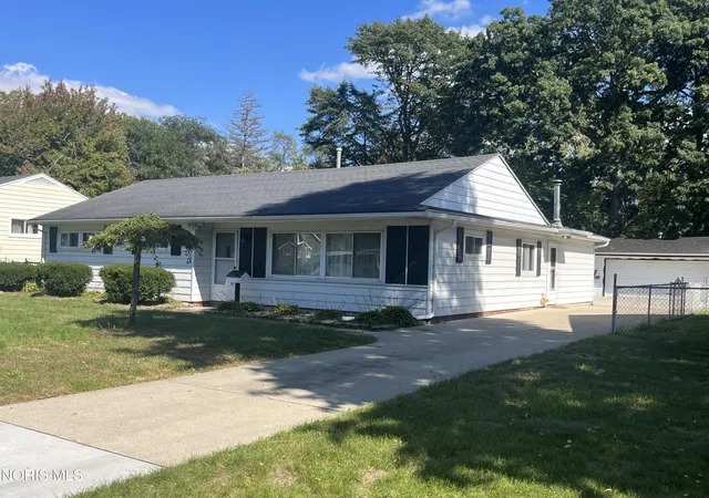 Photo 2 of Single family home for sale at 3206 Waldmar Rd, Toledo, OH 43615 | MLS# 10014134 | Listing updated on 2026-10-08