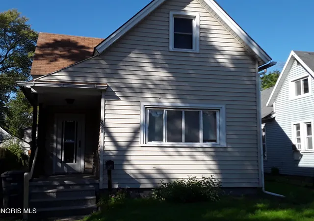 Photo 2 of Single family home for sale at 228 S Fearing Blvd, Toledo, OH 43609 | MLS# 10014237 | Listing updated on 2026-10-02