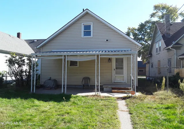 Photo 3 of Single family home for sale at 228 S Fearing Blvd, Toledo, OH 43609 | MLS# 10014237 | Listing updated on 2026-10-02