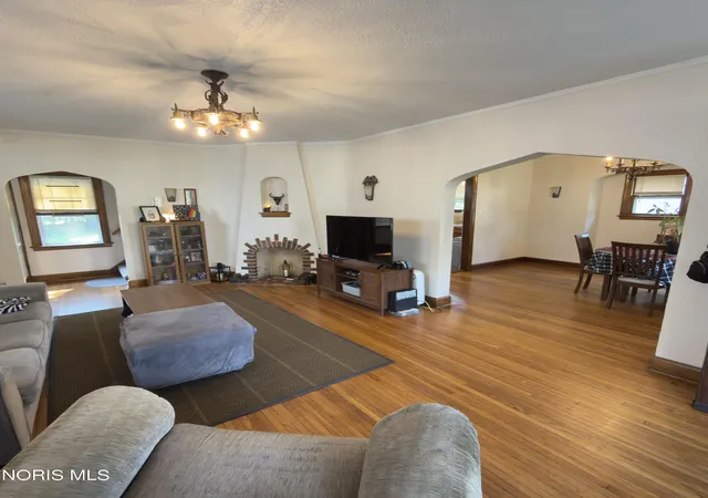 Photo 3 of Single family home for sale at 2255 Georgetown Ave, Toledo, OH 43613 | MLS# 10014207 | Listing updated on 2026-10-12