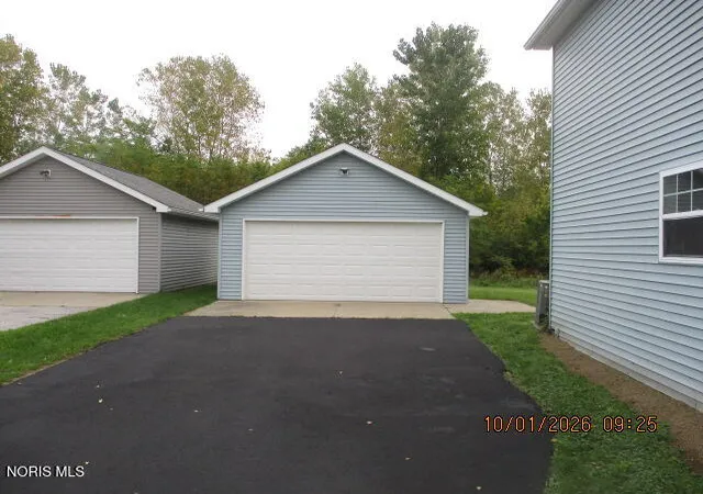 Photo 2 of Single family home for sale at 1443 Holmes St, Toledo, OH 43605 | MLS# 10014206 | Listing updated on 2026-10-05
