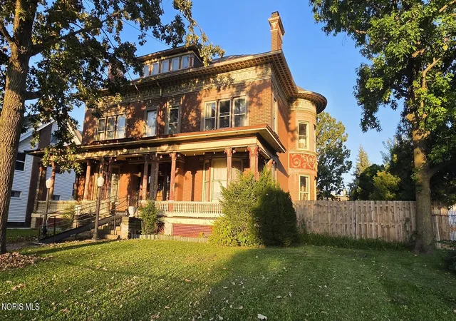Photo 3 of Single family home for sale at 2256 Collingwood Blvd, Toledo, OH 43620 | MLS# 10014223 | Listing updated on 2026-10-26