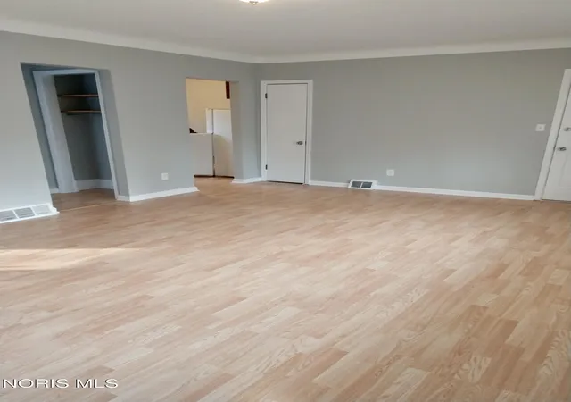 Photo 3 of Multi family home for sale at 553 Dover Pl, Toledo, OH 43605 | MLS# 10014222 | Listing updated on 2026-10-27