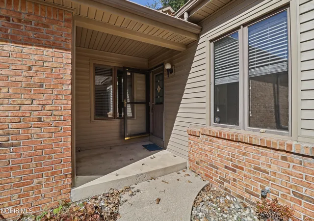 Listing Photo 5 - Condo for sale in building located at 3140 Evergreen Rd, Toledo, OH 43606