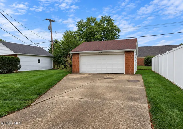 Photo 31 of Single family home for sale at 1528 Charmaine Dr, Toledo, OH 43614 | MLS# 10014257 | Listing updated on 2026-10-25