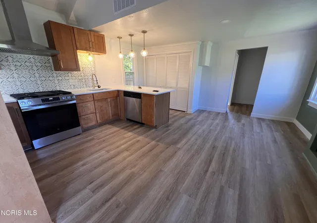 Photo 3 of Single family home for sale at 5838 Vail Ave, Toledo, OH 43623 | MLS# 10014266 | Listing updated on 2026-10-24