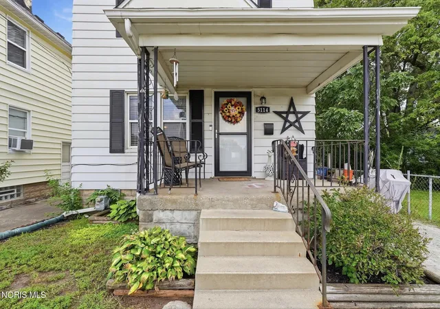 Photo 2 of Single family home for sale at 5114 Douglas Rd, Toledo, OH 43613 | MLS# 10014279 | Listing updated on 2026-10-07