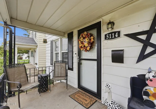 Photo 3 of Single family home for sale at 5114 Douglas Rd, Toledo, OH 43613 | MLS# 10014279 | Listing updated on 2026-10-07