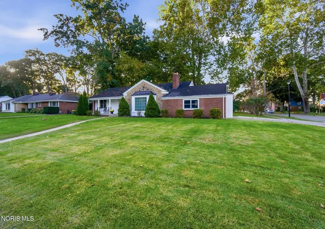 Photo 3 of Single family home for sale at 3475 Kenwood Blvd, Toledo, OH 43606 | MLS# 10014297 | Listing updated on 2026-10-27