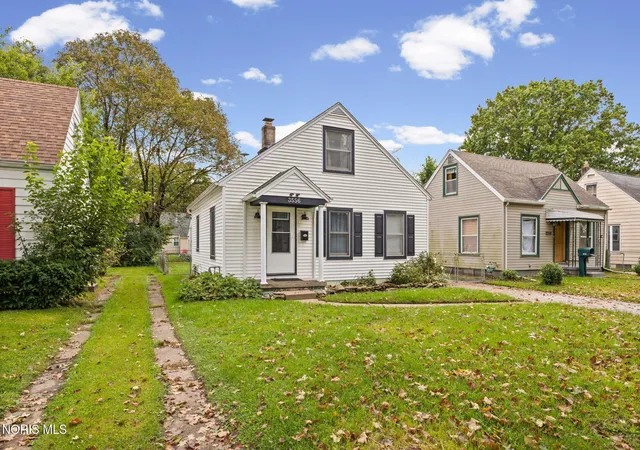 Photo 2 of Single family home for sale at 3556 Kershaw Ave, Toledo, OH 43613 | MLS# 10014303 | Listing updated on 2026-10-12