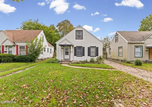 Photo 3 of Single family home for sale at 3556 Kershaw Ave, Toledo, OH 43613 | MLS# 10014303 | Listing updated on 2026-10-12