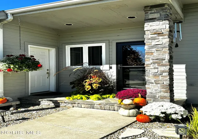 Photo 2 of Single family home for sale at 910 Cardinal Dr, Bryan, OH 43506 | MLS# 10014318 | Listing updated on 2026-10-19