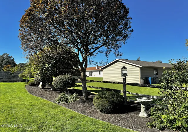 Photo 4 of Single family home for sale at 910 Cardinal Dr, Bryan, OH 43506 | MLS# 10014318 | Listing updated on 2026-10-19