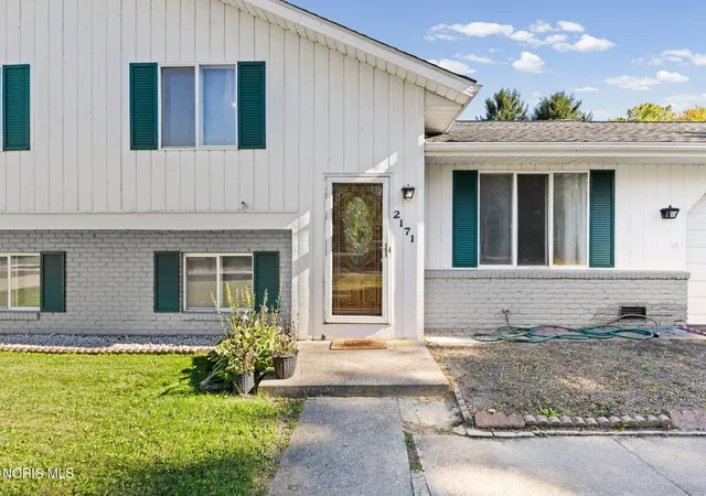 Photo 3 of Single family home for sale at 2171 Laurel Valley Dr, Toledo, OH 43614 | MLS# 10014328 | Listing updated on 2026-10-17