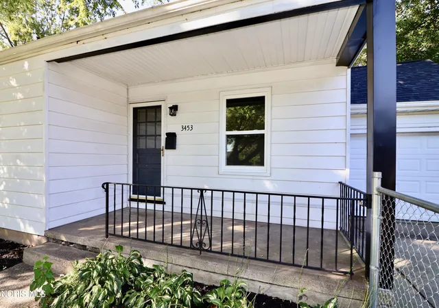 Photo 2 of Single family home for sale at 3453 Saint Bernard Dr, Toledo, OH 43613 | MLS# 10014424 | Listing updated on 2026-10-27