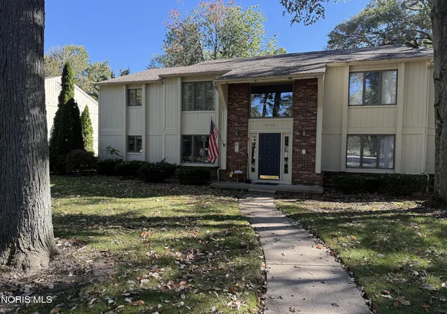 Photo 2 of Condo for sale at 2704 Westcastle Dr #Unit 1, Toledo, OH 43615 | MLS# 10014327 | Listing updated on 2026-10-26