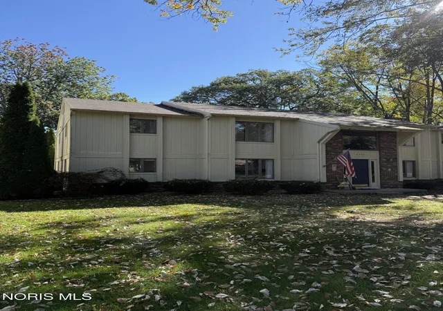 Photo 3 of Condo for sale at 2704 Westcastle Dr #Unit 1, Toledo, OH 43615 | MLS# 10014327 | Listing updated on 2026-10-26