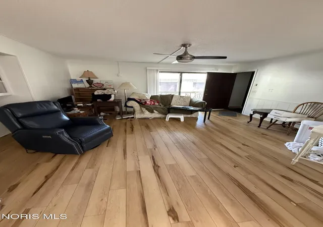 Listing Photo 4 - Condo for sale in building located at 2704 Westcastle Dr, Toledo, OH 43615 - Unit #Unit 1