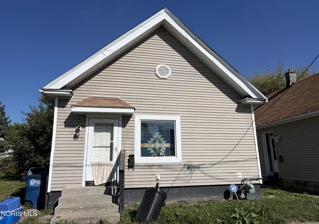 Photo 2 of Single family home for sale at 317 Dexter St, Toledo, OH 43608 | MLS# 10014335 | Listing updated on 2026-10-09