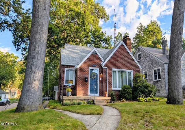 Photo 3 of Single family home for sale at 2712 Grantwood Dr, Toledo, OH 43613 | MLS# 10014350 | Listing updated on 2026-10-17