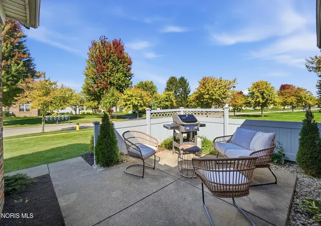 Photo 4 of Sale Pending at 222 Stonegate Blvd, Bowling Green, OH 43402 | MLS# 10014349 | Listing updated on 2026-10-19