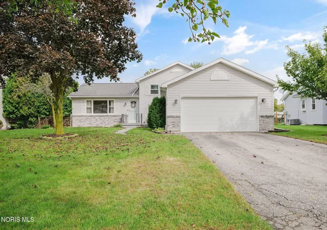 Photo 2 of Single family home for sale at 5576 Forest Green Dr, Toledo, OH 43615 | MLS# 10014369 | Listing updated on 2026-10-13