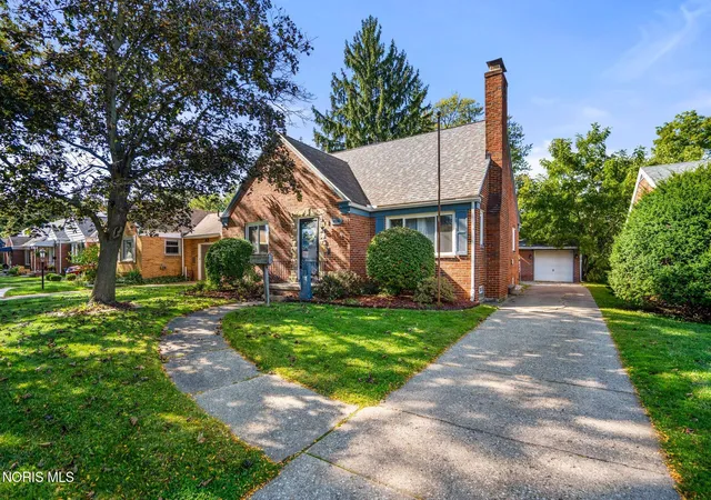 Photo 2 of Sale Pending at 4536 N May Ave, Toledo, OH 43614 | MLS# 10014354 | Listing updated on 2026-10-11