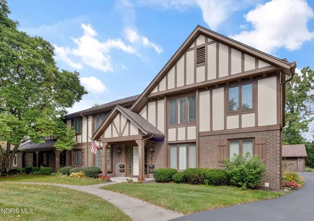Listing Photo 3 - Condo for sale in building located at 6530 Kingsbridge Dr, Sylvania, OH 43560 - Unit #Apt C2