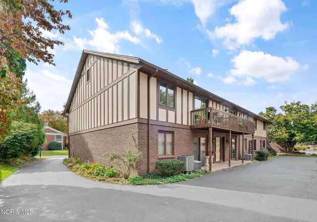 Listing Photo 4 - Condo for sale in building located at 6530 Kingsbridge Dr, Sylvania, OH 43560 - Unit #Apt C2