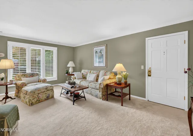 Listing Photo 5 - Condo for sale in building located at 6530 Kingsbridge Dr, Sylvania, OH 43560 - Unit #Apt C2