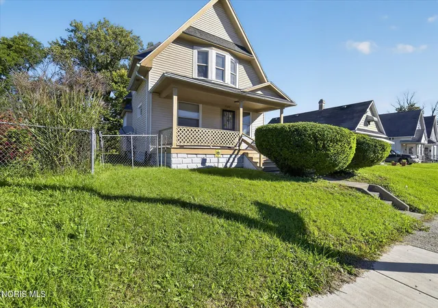 Photo 2 of Single family home for sale at 1126 Indiana Ave, Toledo, OH 43607 | MLS# 10014385 | Listing updated on 2026-10-20