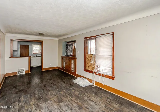 Photo 3 of Single family home for sale at 1838 Berdan Ave, Toledo, OH 43613 | MLS# 10014372 | Listing updated on 2026-10-06