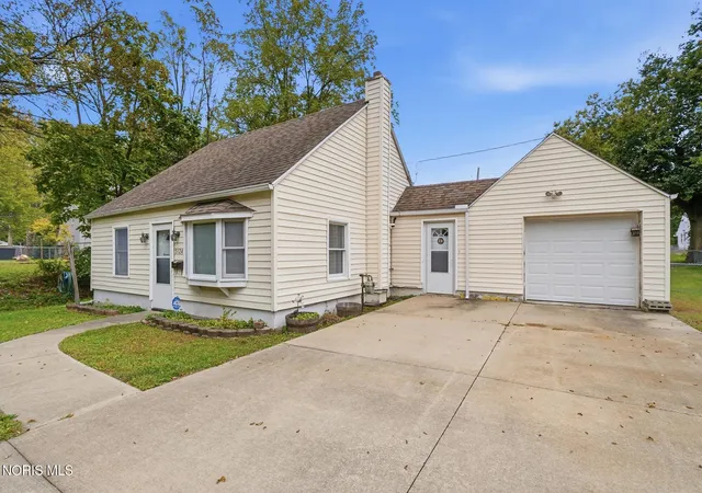 Photo 3 of Single family home for sale at 5124 Adella St, Toledo, OH 43613 | MLS# 10014411 | Listing updated on 2026-10-16