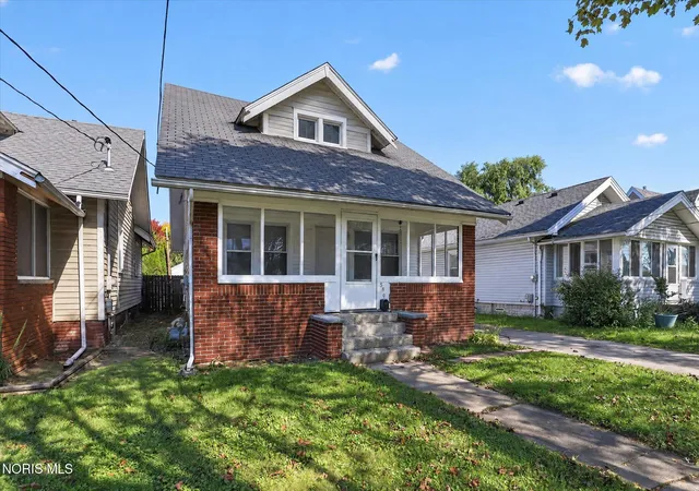 Photo 3 of Single family home for sale at 536 Eleanor Ave, Toledo, OH 43612 | MLS# 10014487 | Listing updated on 2026-10-28