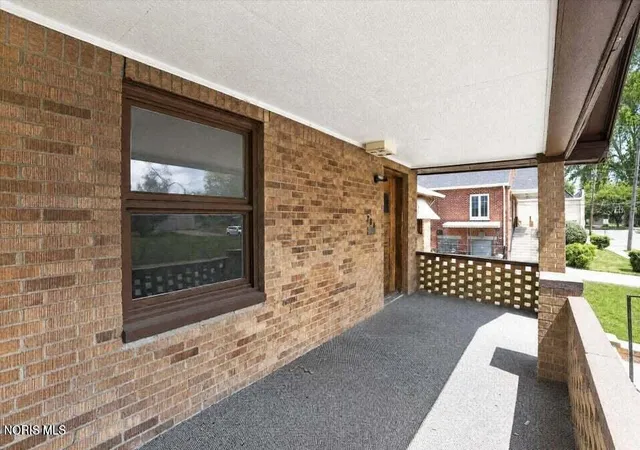 Photo 3 of Single family home for sale at 735 Russell St, Toledo, OH 43608 | MLS# 10014395 | Listing updated on 2026-10-16