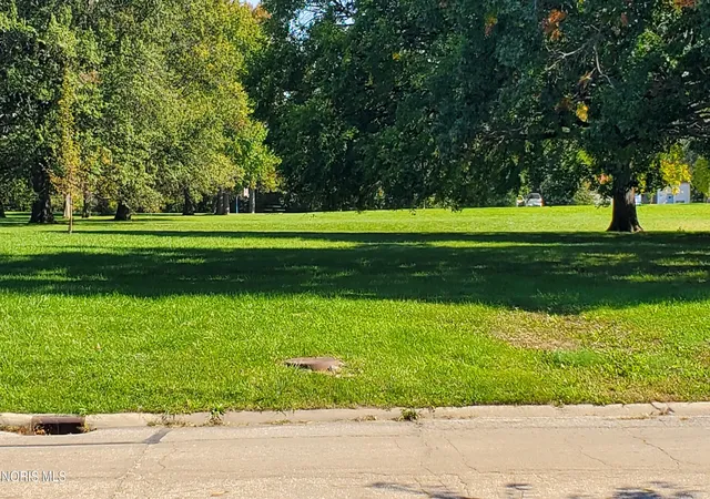 Photo 9 of Single family home for sale at 725 Reineck Dr, Toledo, OH 43605 | MLS# 10014390 | Listing updated on 2026-10-26