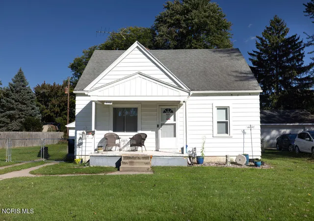 Photo 3 of Single family home for sale at 5920 Davida Dr, Toledo, OH 43612 | MLS# 10014398 | Listing updated on 2026-10-26