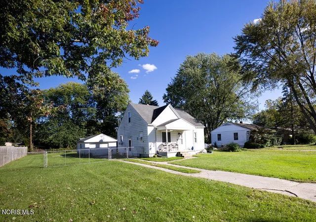 Photo 3 of Single family home for sale at 5920 Davida Dr, Toledo, OH 43612 | MLS# 10014398 | Listing updated on 2026-10-26