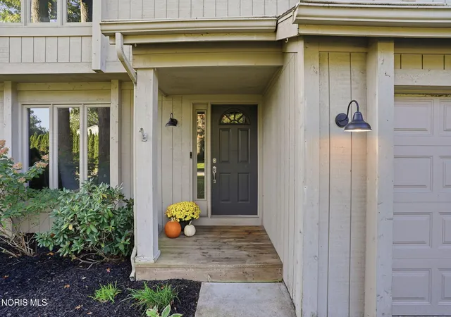 Photo 2 of Single family home for sale at 6981 Ramblehurst Rd, Sylvania, OH 43560 | MLS# 10014453 | Listing updated on 2026-10-24