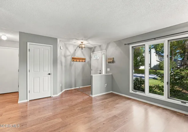 Photo 4 of Single family home for sale at 6981 Ramblehurst Rd, Sylvania, OH 43560 | MLS# 10014453 | Listing updated on 2026-10-24