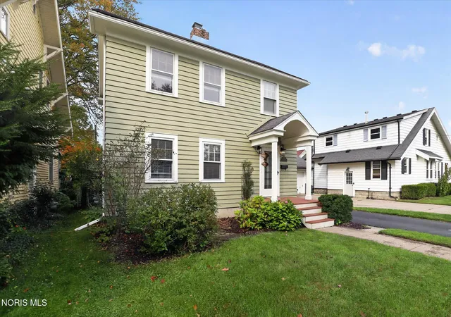 Photo 2 of Single family home for sale at 5653 Fairview Dr, Sylvania, OH 43560 | MLS# 10014426 | Listing updated on 2026-10-26