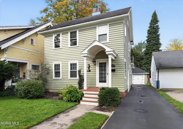 Photo 3 of Single family home for sale at 5653 Fairview Dr, Sylvania, OH 43560 | MLS# 10014426 | Listing updated on 2026-10-26