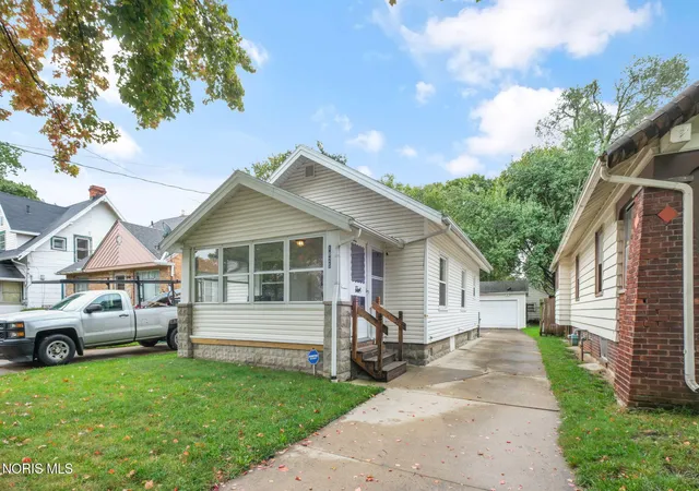 Photo 2 of Single family home for sale at 1825 Marne Ave, Toledo, OH 43613 | MLS# 10014413 | Listing updated on 2026-10-19