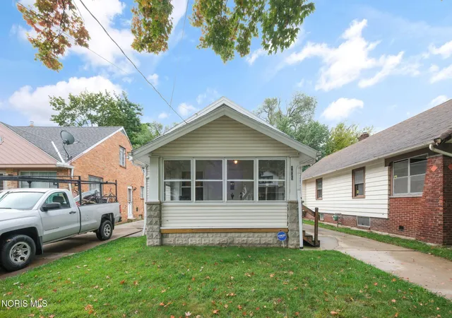 Photo 3 of Single family home for sale at 1825 Marne Ave, Toledo, OH 43613 | MLS# 10014413 | Listing updated on 2026-10-19