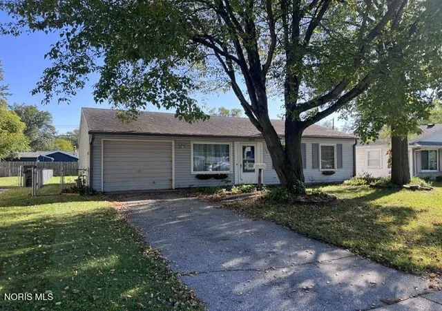 Photo 2 of Single family home for sale at 139 Friars Ln, Toledo, OH 43615 | MLS# 10014421 | Listing updated on 2026-10-15