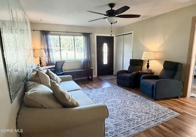 Photo 2 of Single family home for sale at 229 George St, Northwood, OH 43619 | MLS# 10014495 | Listing updated on 2026-10-26