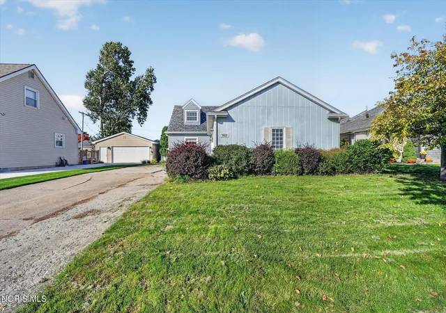 Photo 2 of Single family home for sale at 2633 Detwiler Dr, Toledo, OH 43611 | MLS# 10014428 | Listing updated on 2026-10-17