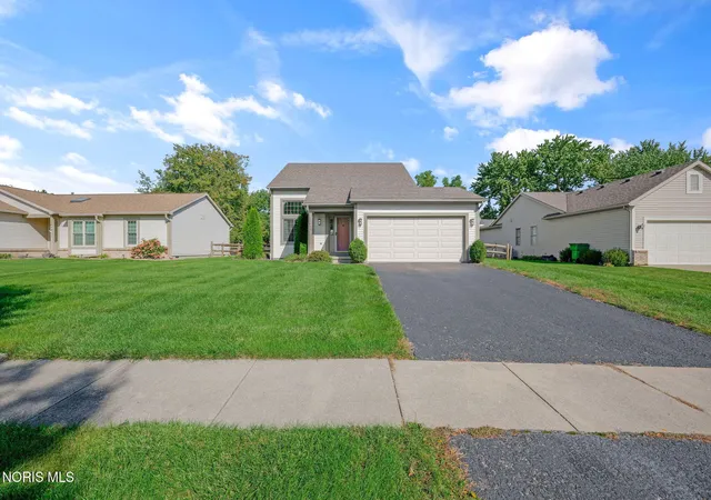 Photo 2 of Single family home for sale at 956 Jennison Dr, Rossford, OH 43460 | MLS# 10014576 | Listing updated on 2026-10-26